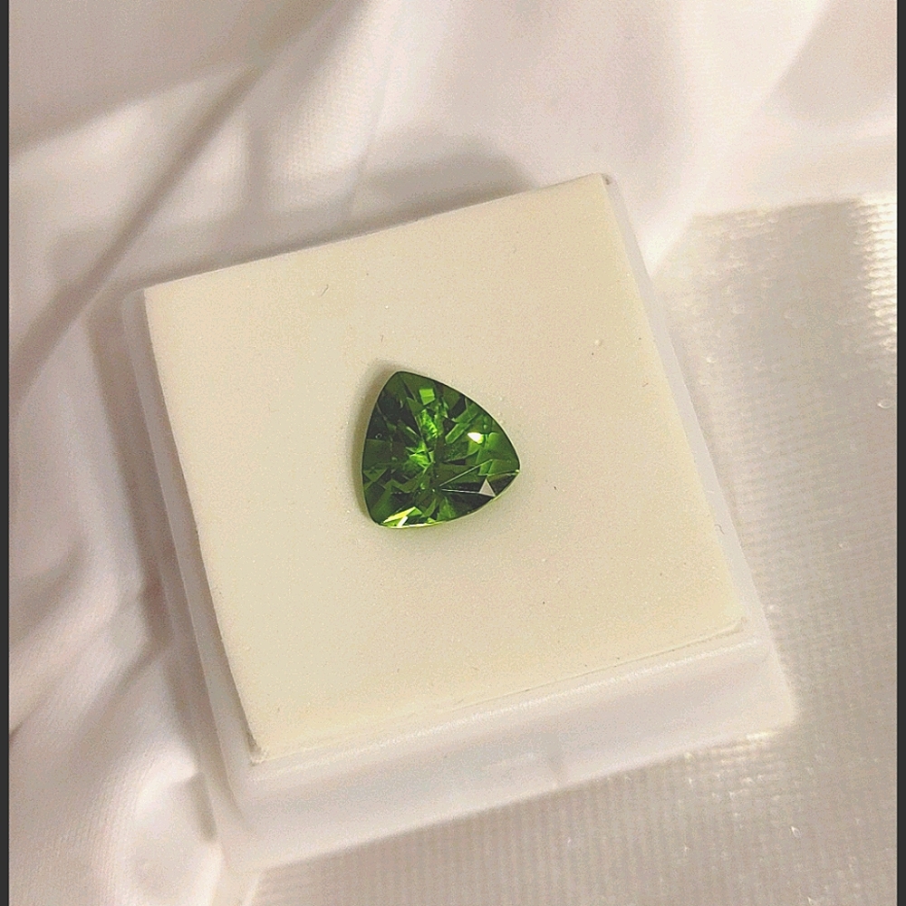 3ct 10x10mm Chinese trillion cut peridot
